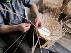 هنرآموزی صنایع دستی همدان به زندانیان فاقد مهارت