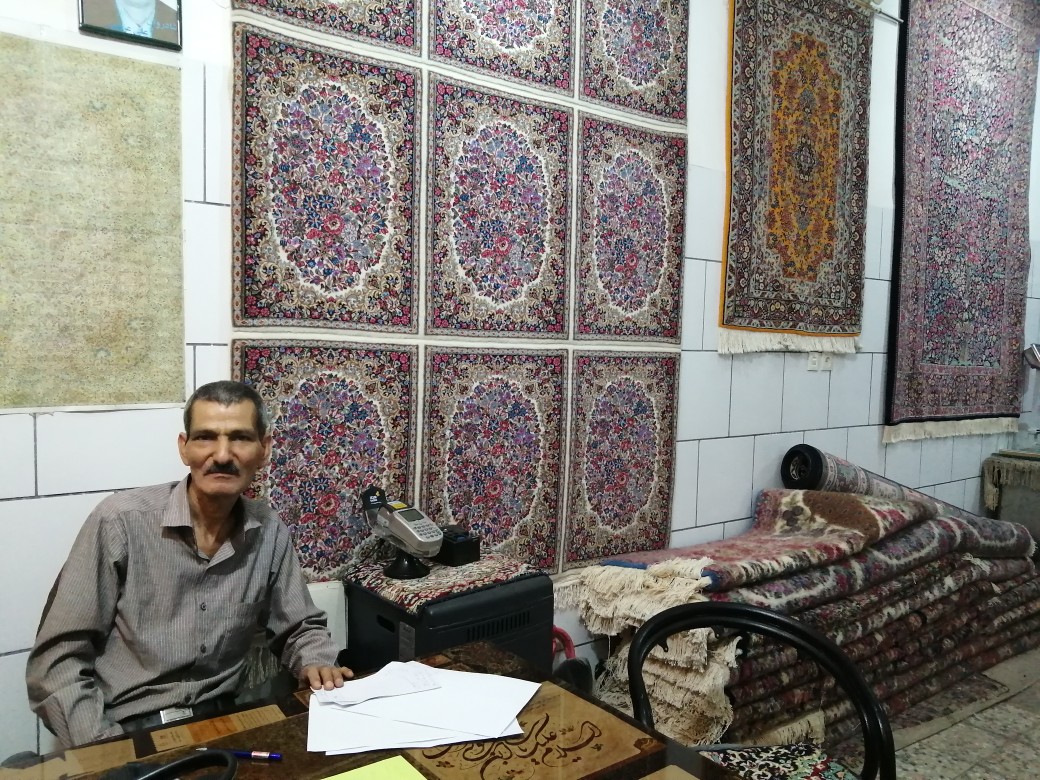 منصور عربپور رئیس اتحادیه تولید کنندگان وبافندگان فرش دستباف شهرستان زرند