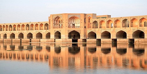 بقای آثار تاریخی اصفهان منوط به تبسم زایندهرود بقای آثار تاریخی اصفهان منوط به تبسم زایندهرود