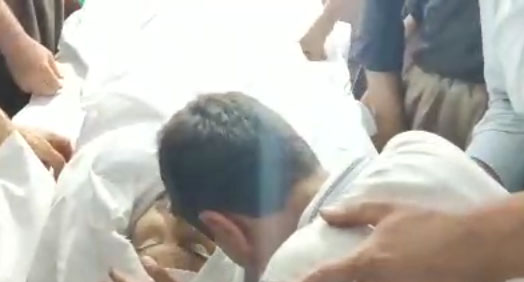 لحظه غم‌انگیز وداع تلخ فرزند با پدر + فیلم