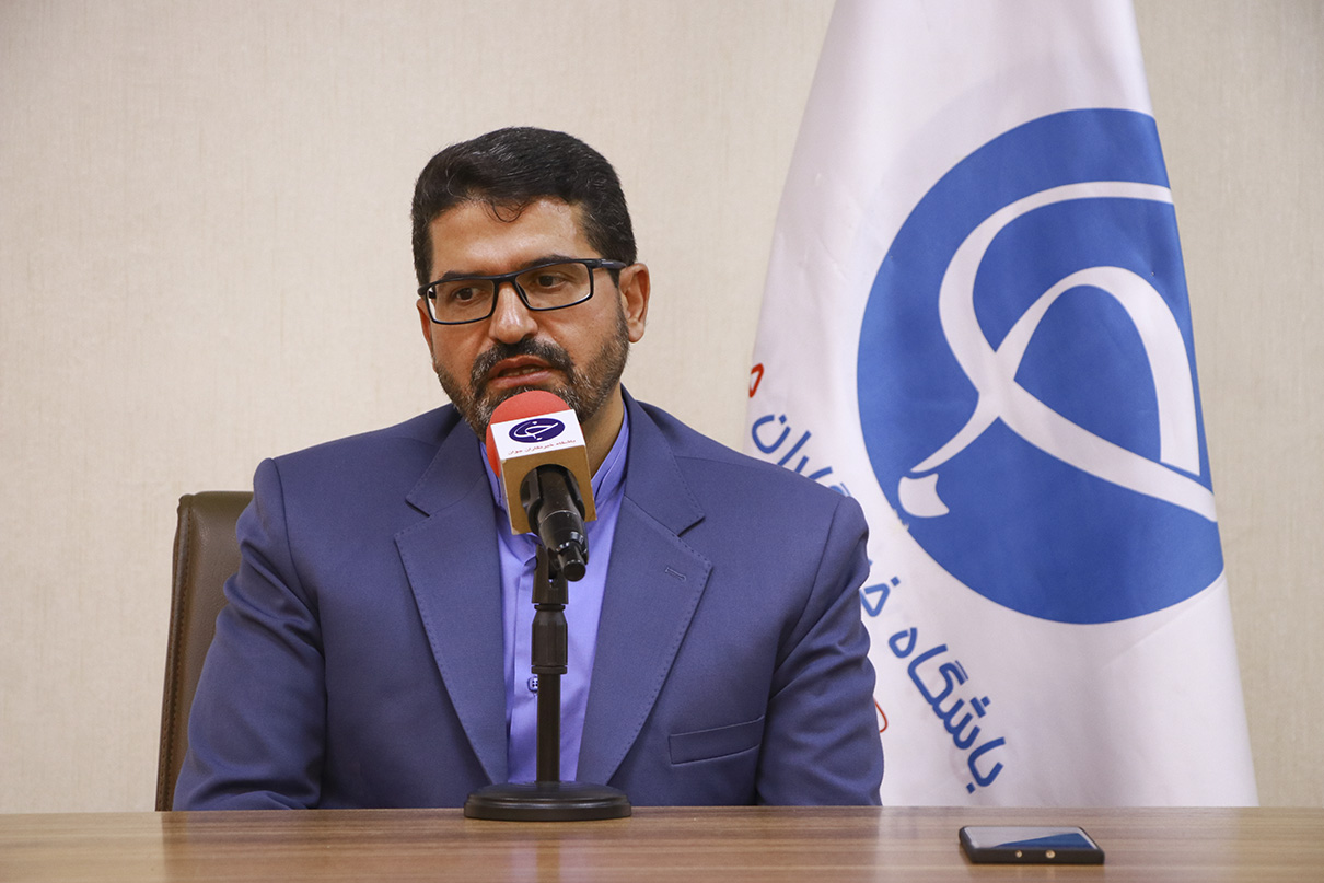 تعین سقف ثبت اسناد برای دفترداران/  قیمت نجومی پروانه سردفتران پاداش ۳۰ سال کار آن&zwnj;ها است/ تعداد دفاتر ثبت اسناد از نصاب جمعیت بیشتر است