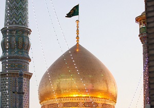 پرچم گنبد حرم حضرت معصومه (س) هم زمان با میلاد کریمه اهل بیت (س) تعویض شد