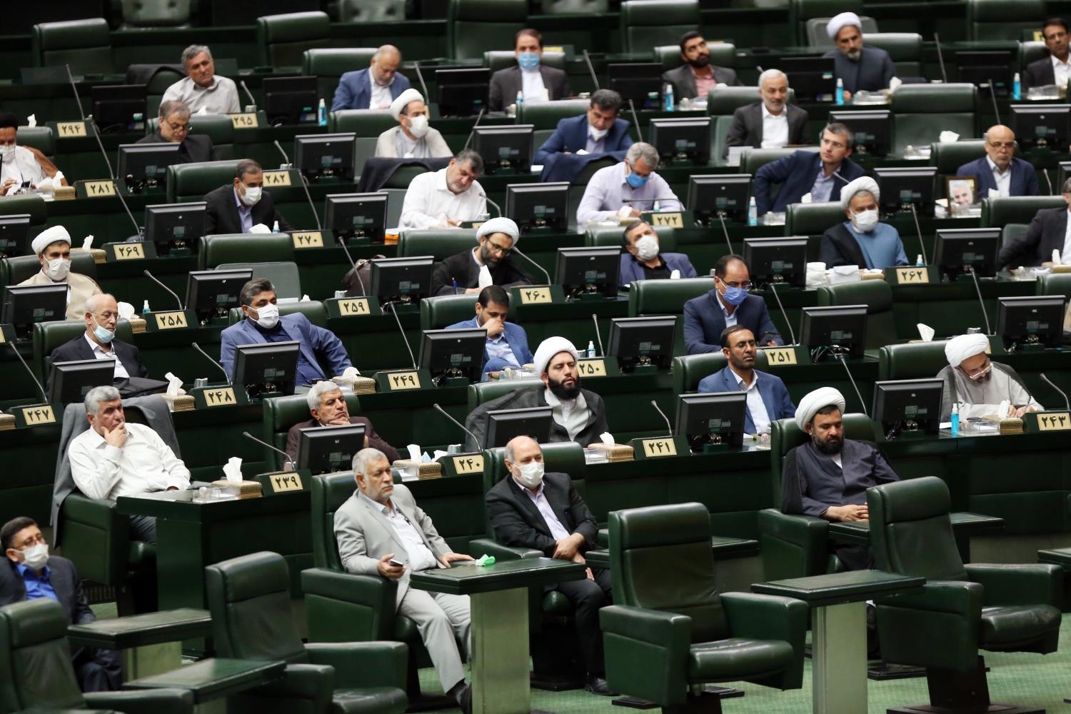 استانداران و مدیران منطقه&zwnj;ای کشور بی&zwnj;اختیار هستند/ چرا تغییر فرمانداران ممنوع شده است؟