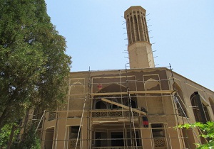 مرمت باغی که بلندترین بادگیر خشتی جهان را دارد