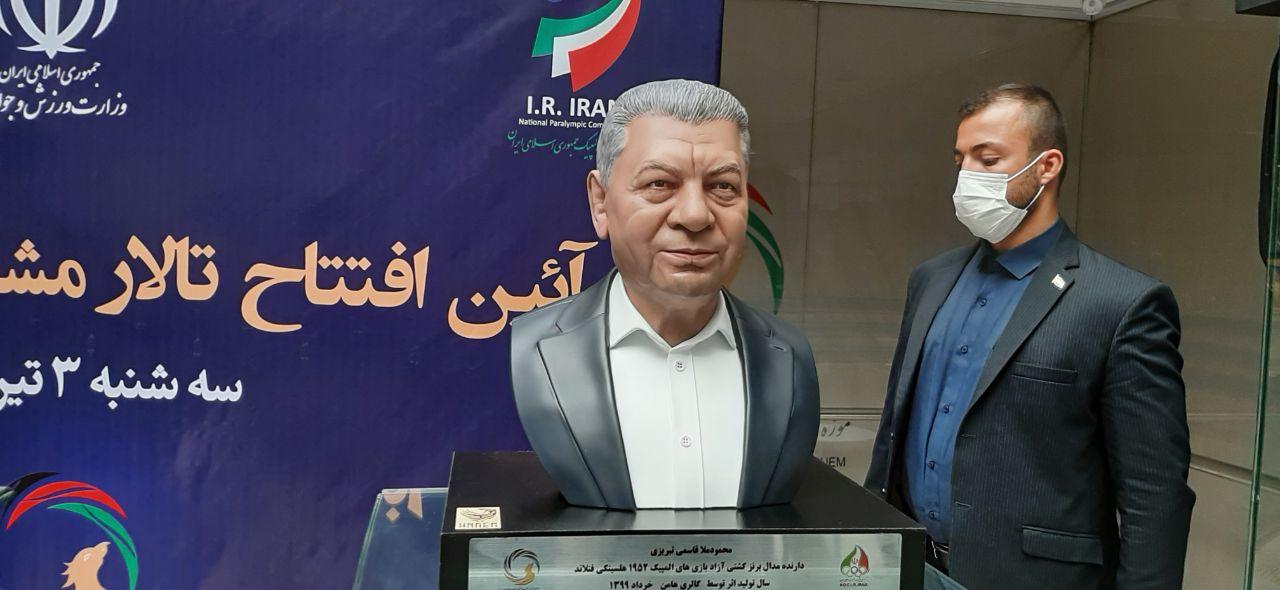 رونمایی از تندیس ۶ ورزشکار در روز حضور شهردار و ۲ وزیر
