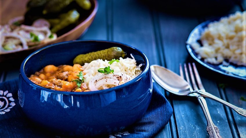 آموزش آشپزی؛ از خورش گولاش و کوکی سیب تا شیرینی بهشتی خانگی + تصاویر