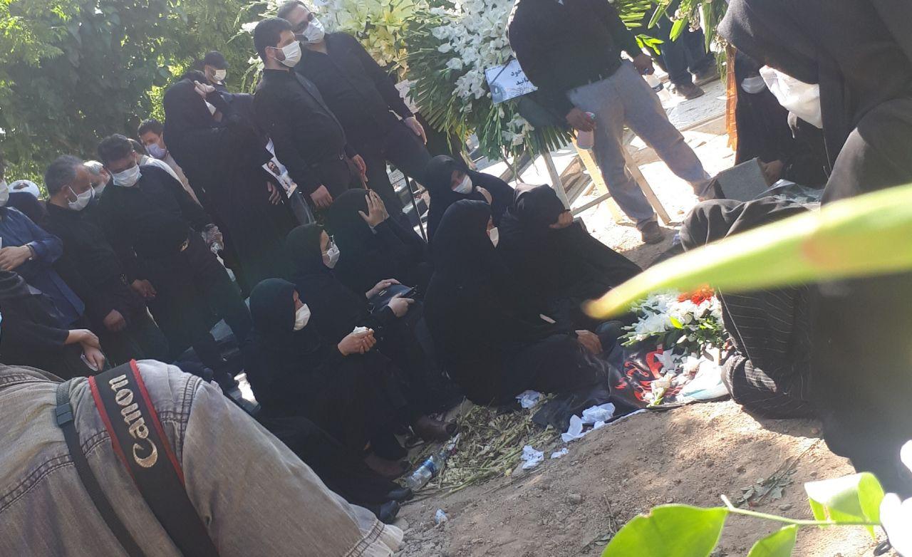پیکر روح الله رجایی در خانه ابدی آرام گرفت