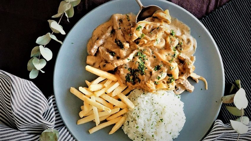 بیف استراگانف خانگی با سس مخصوص + طرز تهیه