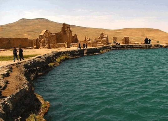 راهنمای سفر به رازآلودترین دریاچه ایران