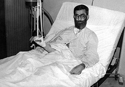 امام خمینی (ره): قدرت‌های بزرگ هیچ وقت به فکر آسایش ملت‌ها نیستند + فیلم