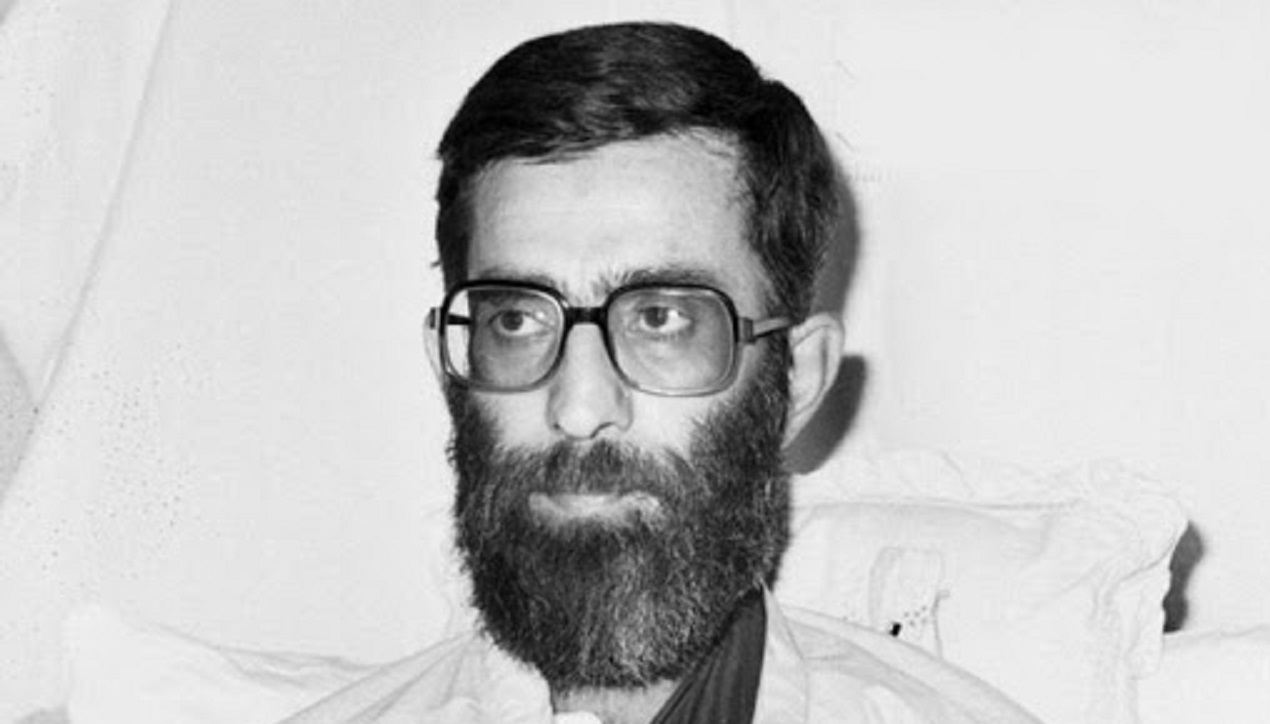 ویدئویی از شعرخوانی رهبر انقلاب پس از ترور نافرجام ایشان