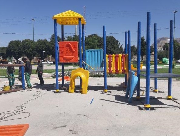 نصب مجموعه بازی استاندارد در بوستان مدافعان سلامت شهر ایلام