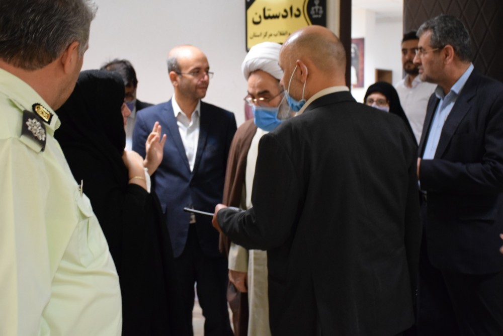 بازدید سرزده نماینده ولی فقیه در گیلان از دادسرای عمومی و انقلاب رشت