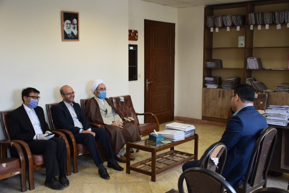 بازدید سرزده نماینده ولی فقیه در گیلان از دادسرای عمومی و انقلاب رشت