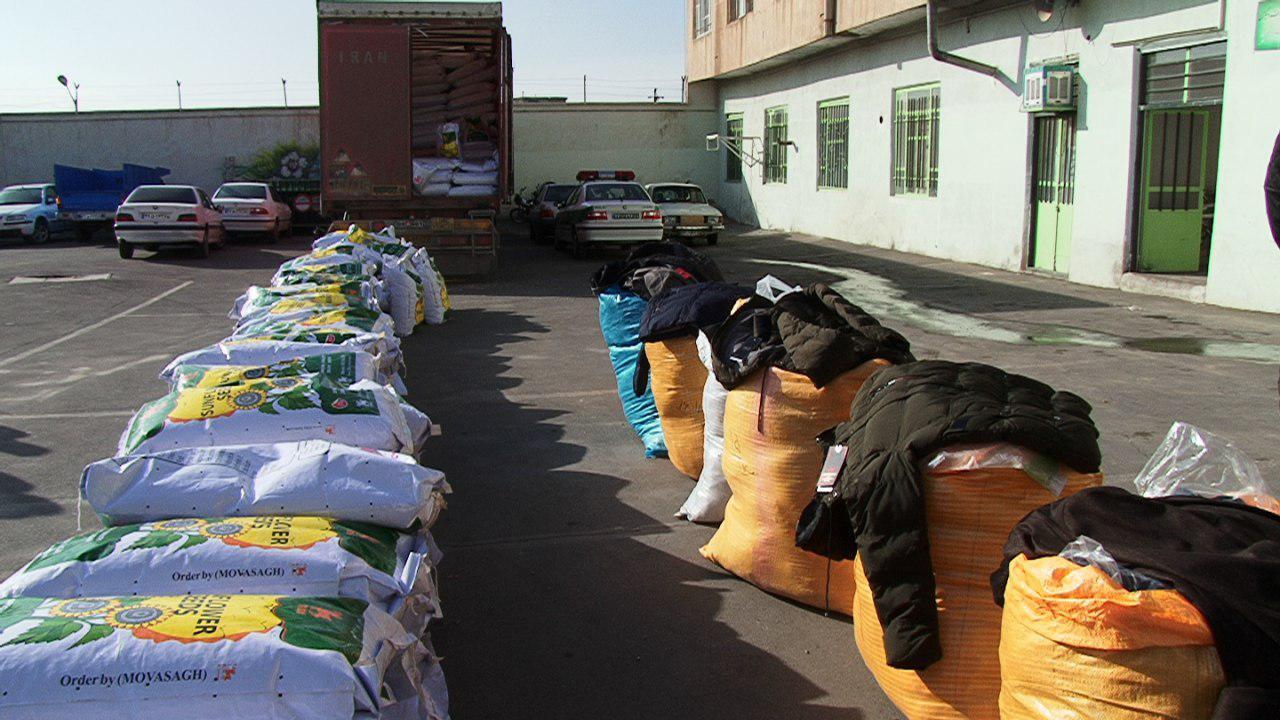 کشف میلیاردی پوشاک قاچاق در ساوجبلاغ