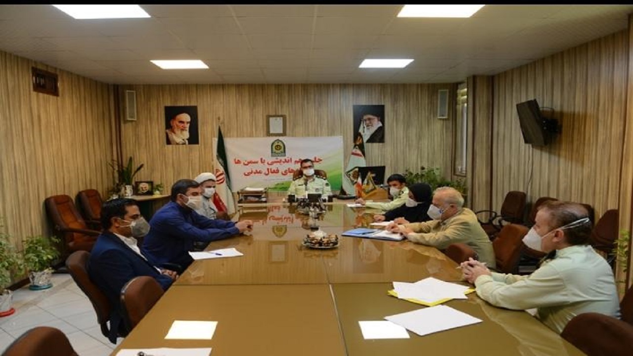 سمن‌ها در یک جبهه با پلیس، علیه اعتیاد