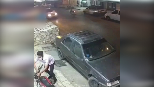 سرقت موتور در کمتر از یک دقیقه! + فیلم