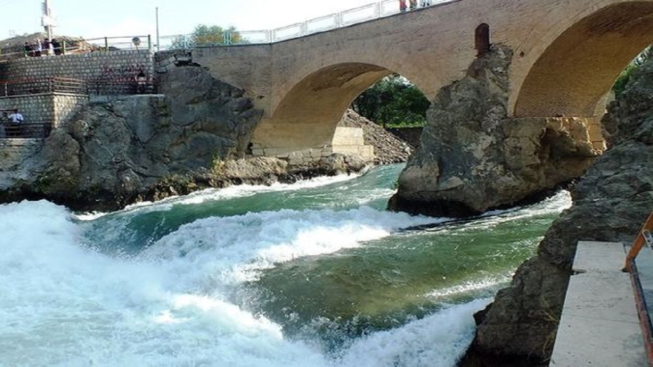 گذری در کوهرنگِ چهارمحال و بختیاری