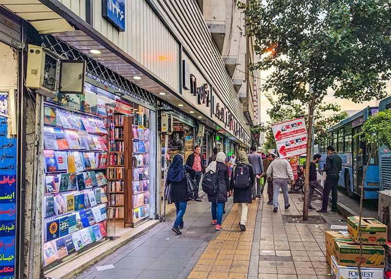 چالش شورایی‌ها در طرح نصب تابلو‌های کتابفروشی‌ها در پایتخت