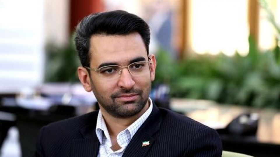 آذری جهرمی: نسل پنجم تلفن همراه تا دو هفته آینده رونمایی می‌شود