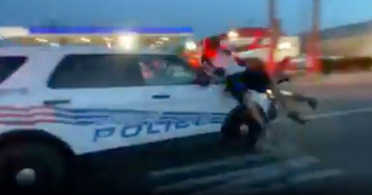 پلیس دیترویت با خودرو معترضان را زیر گرفت+ تصاویر