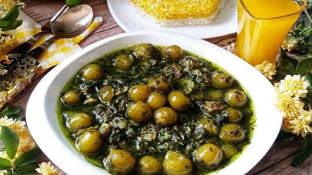 طرز تهیه خورشت گوجه‌سبز