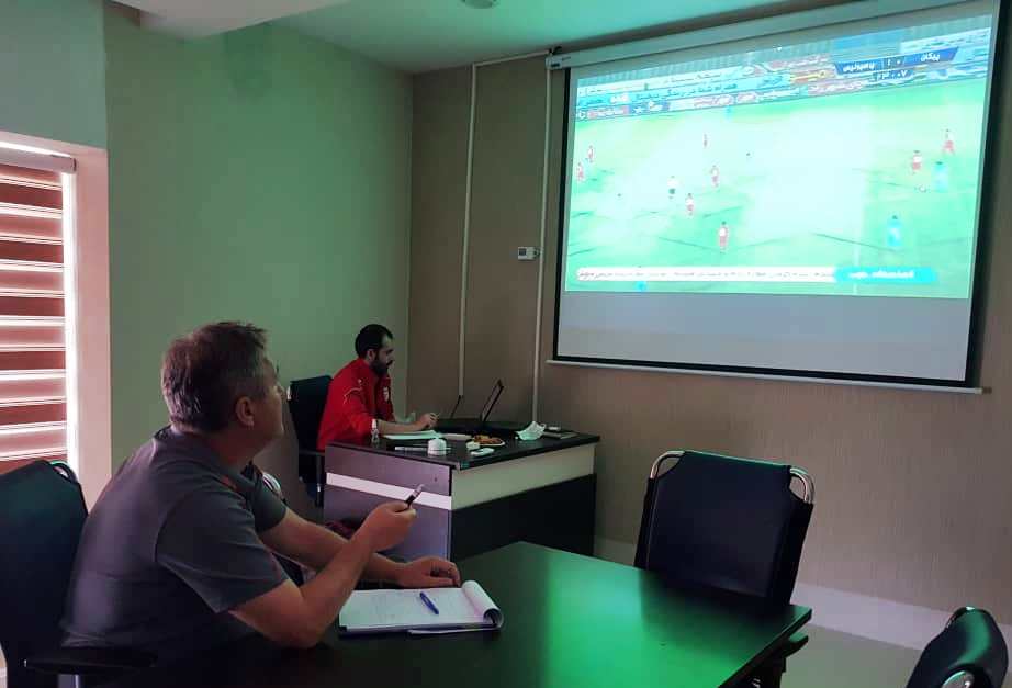 سرمربی تیم ملی فوتبال در ورزشگاه آزادی
