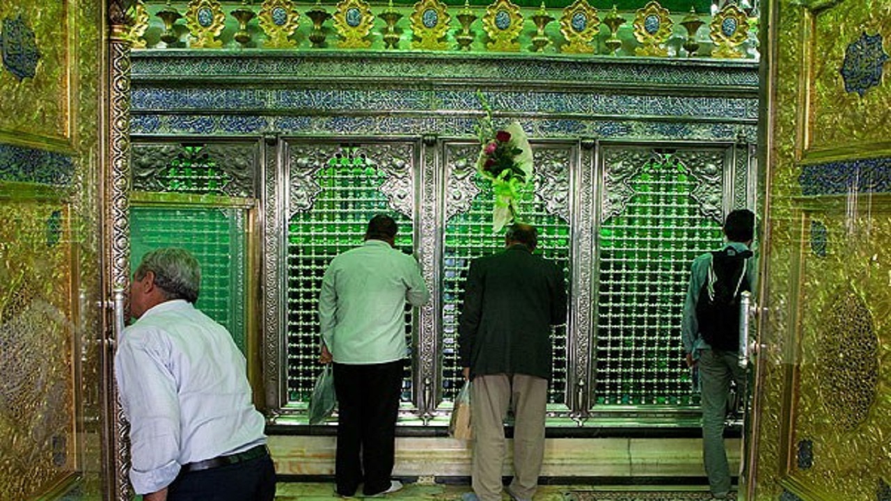 مردم برای زیارت مرقد امامزادگان اهتمام بورزند