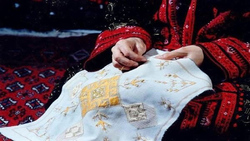 هر خانه در سیستان و بلوچستان یک کارگاه سوزن دوزی است! + فیلم