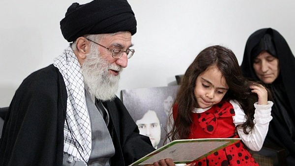 نقاشی فرزند شهید برای رهبر انقلاب از روز ترور پدرش