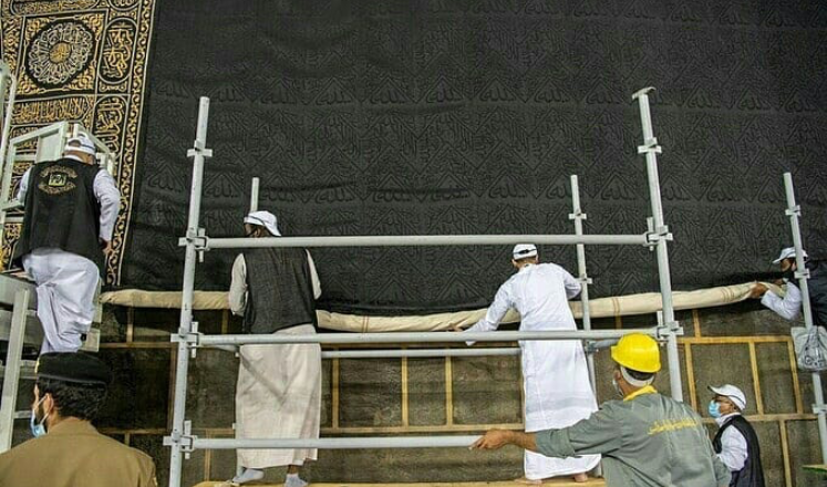 مراسم سفیدپوش کردن خانه خدا
