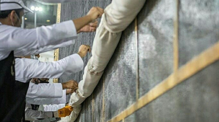 مراسم سفیدپوش کردن خانه خدا