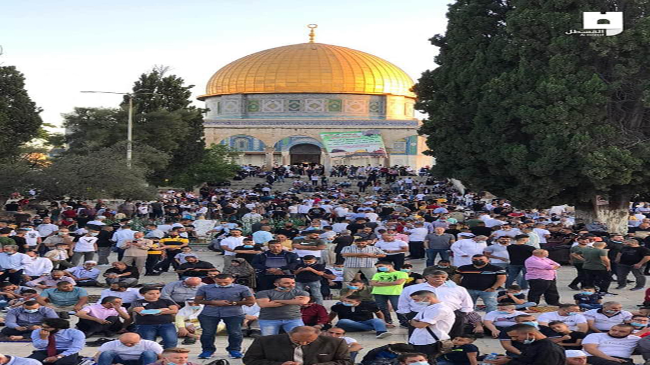تصاویر حضور فلسطینی‌ها در مسجد الاقصی برای اقامه نماز عید قربان