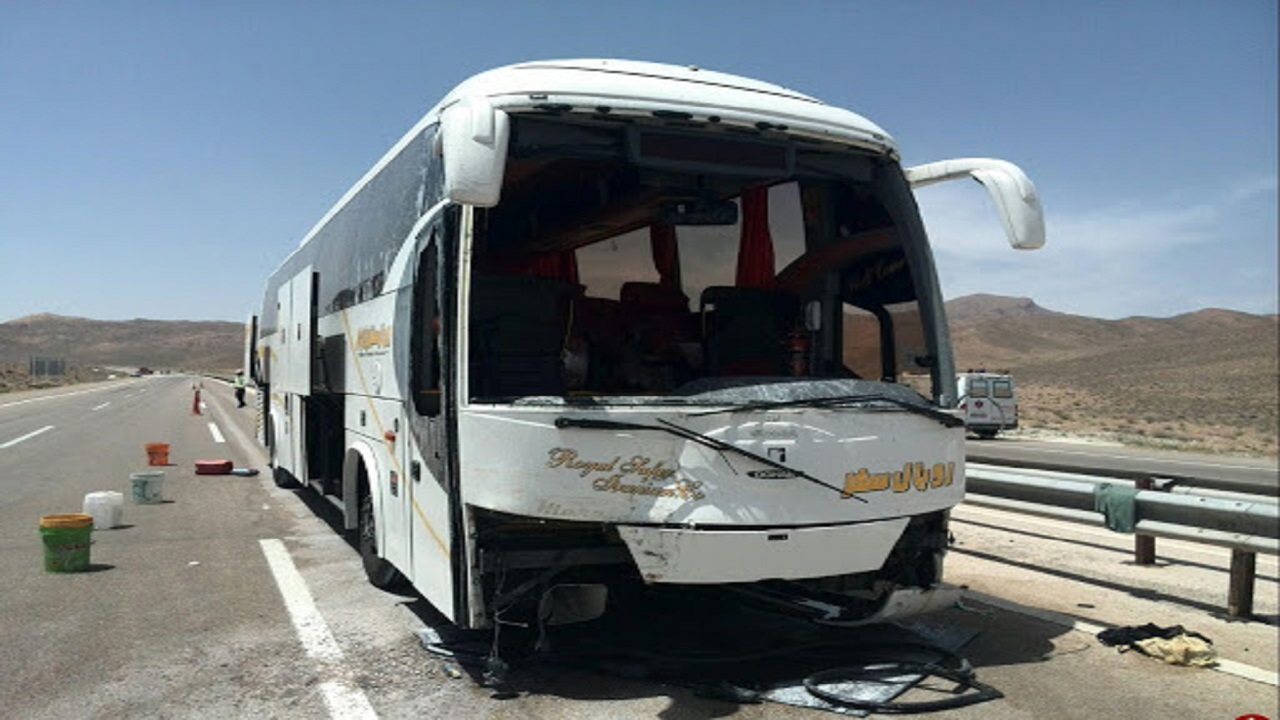 جان باختن سرنشین اتوبوس بر اثر حادثه رانندگی