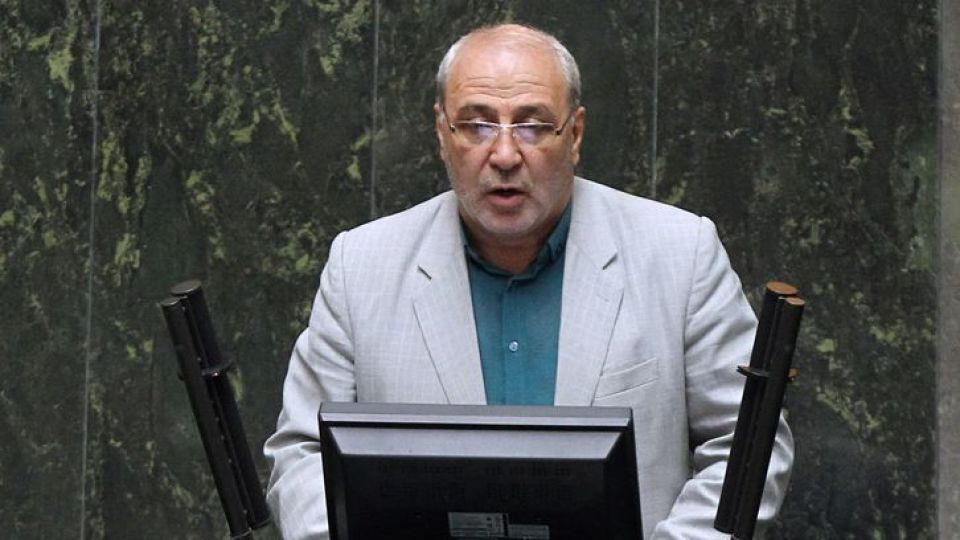 مجلس به ارائه نشدن گزارش سالانه رئیس جمهور و وزیران واکنش نشان می‌دهد