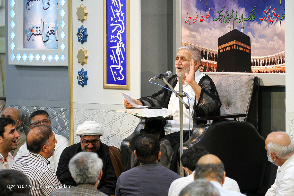 دعای عرفه در مسجد ارک دعای عرفه در سایه کرونا/ نوای لبیک یا حسین (ع) طنین انداز شد + فیلم و تصاویر