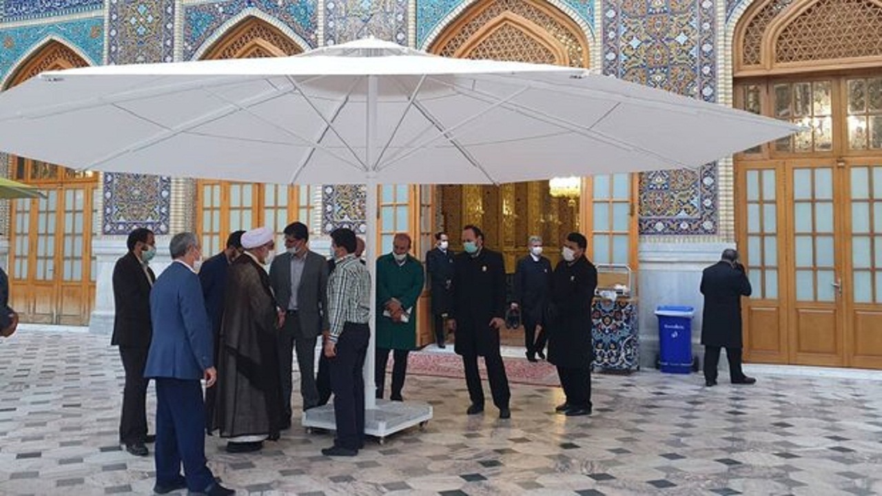 نصب سایه&zwnj;بان در صحن&zwnj;های حرم منور رضوی+عکس