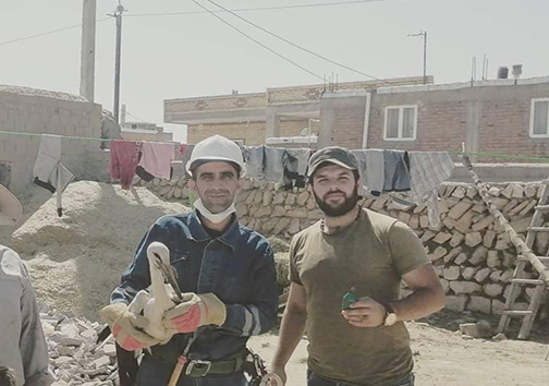 لک لک گرفتار شده در تیر چراغ برق رهاسازی شد