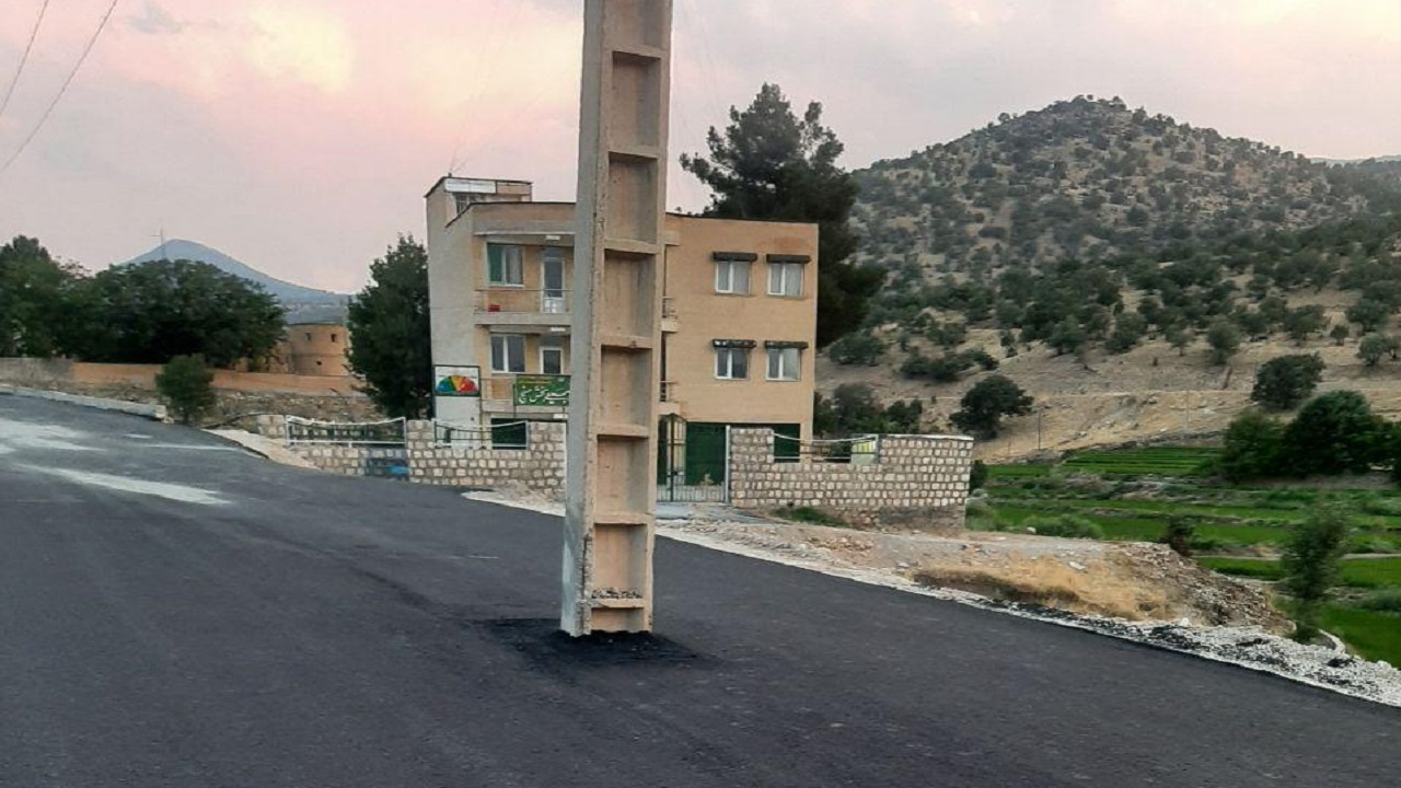 محل عجیب تیر برق در منج + تصاویر