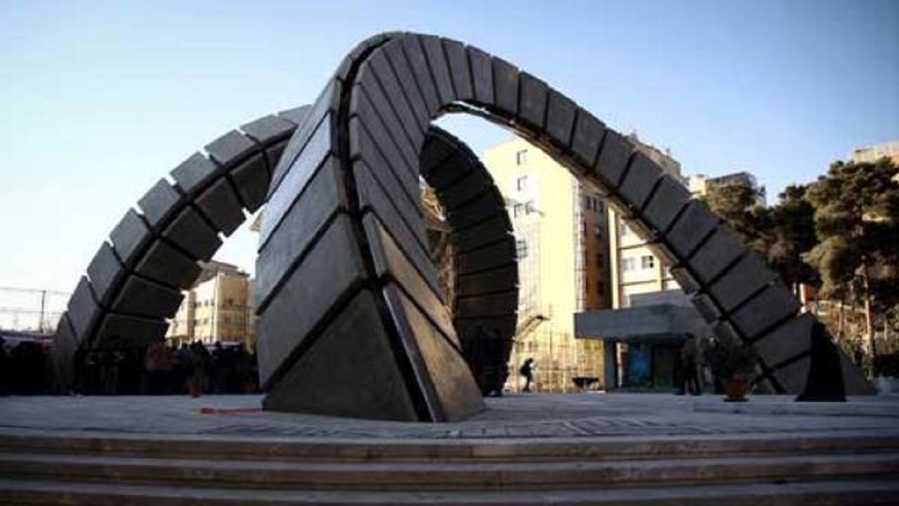 طراحی و پیاده سازی پلتفرم هوشمند تشخیص مناسب‌ترین وکیل
