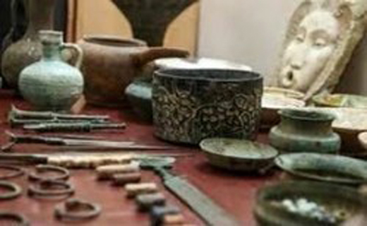 کشف اشیاء عتیقه هزاره قبل از میلاد