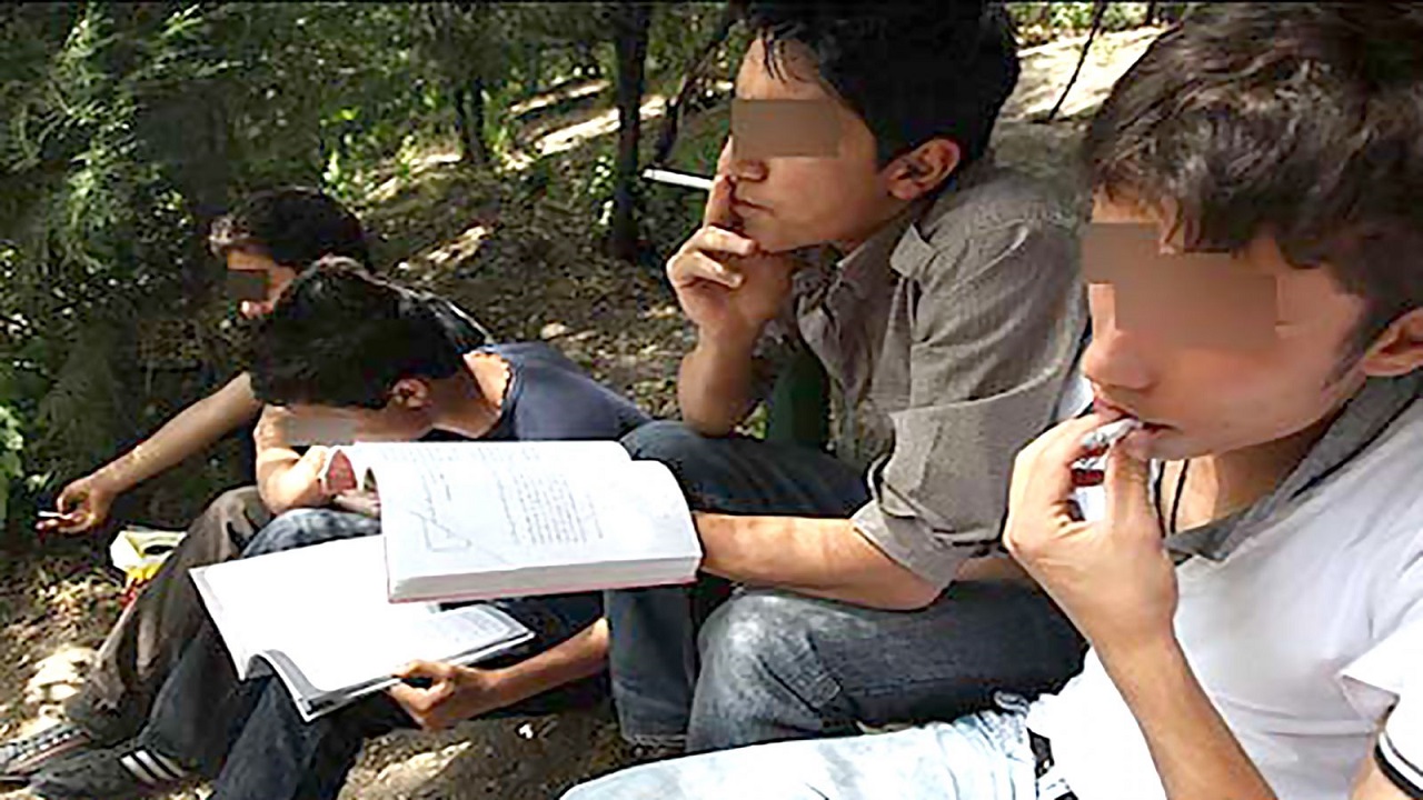 چرا برخی از نوجوانان به اعتیاد روی می آورند؟
