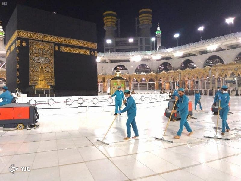 استفاده روزانه ۵۴ هزار لیتر مواد ضدعفونی کننده برای مسجد الحرام+ تصاویر