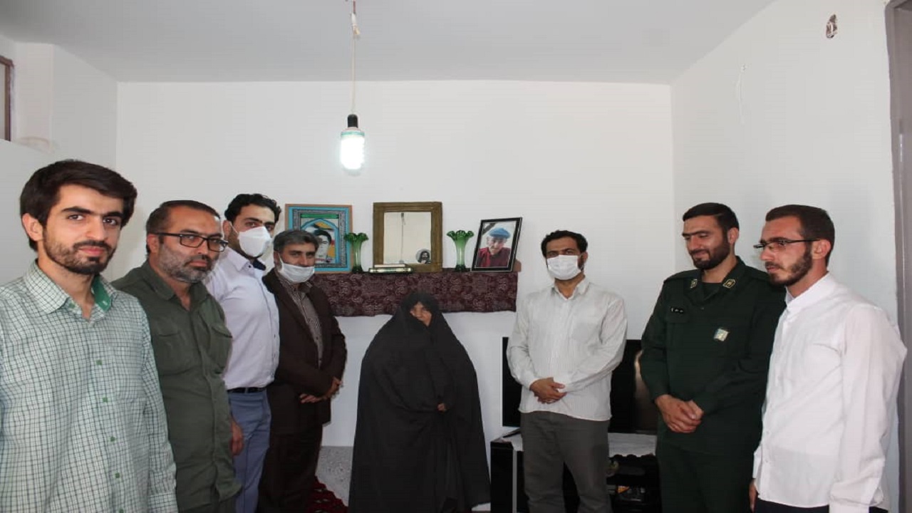 ‍ ‍ دیدار مسئولان سپاه قزوین با خانواده خبرنگار شهید حمیدرضا کشاورز مرآت