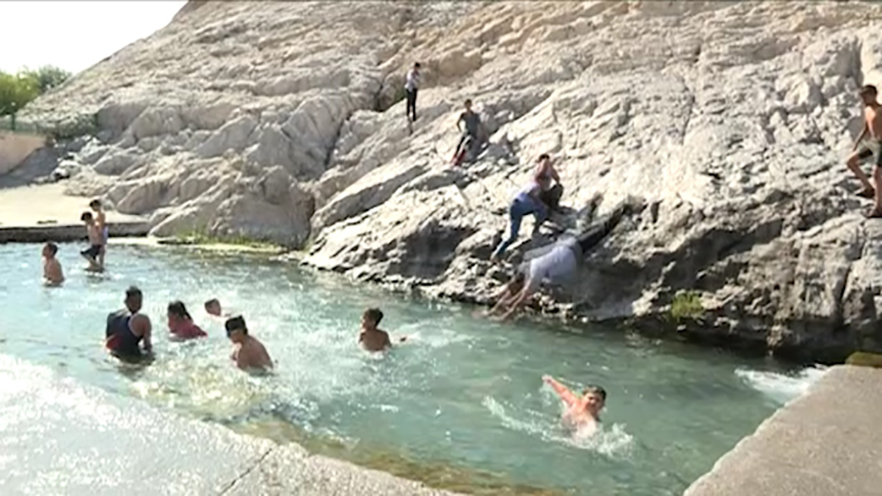 شیرجه قهرمانانه شهروندان در آغوش کرونا! + فیلم