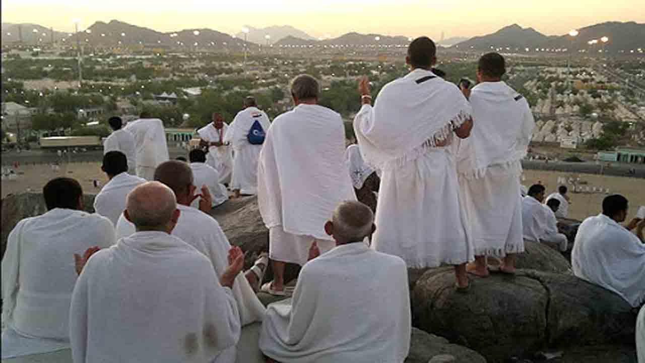 گریه پلیس سعودی در مراسم دعای کمیل حجاج ایرانی + فیلم