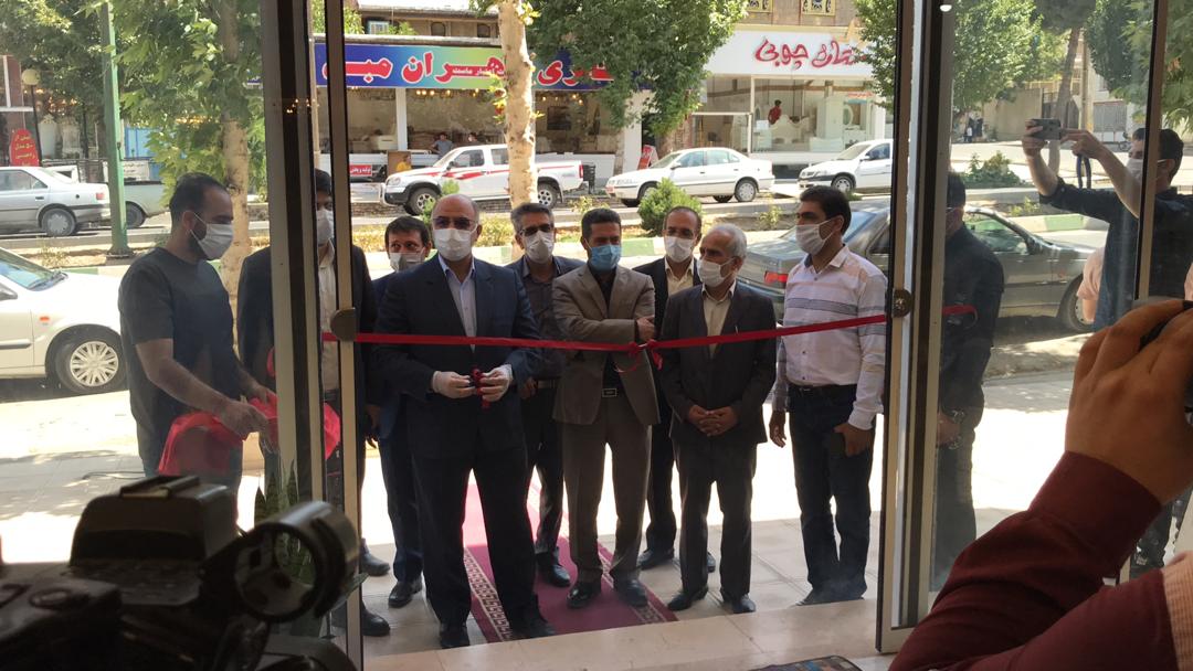 افتتاح همزمان ۲ واحد بزرگ نمایشگاهی منبت و مبلمان در ملایر