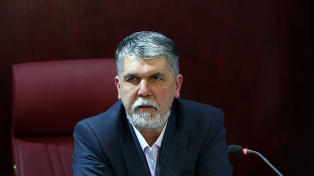 وزیر ارشاد از خانواده شهید صارمی تقدیر کرد