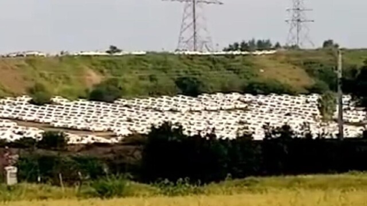 ماجرای خودرو‌های دپو شده در بابل چه بود؟ + فیلم