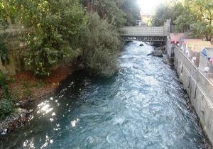 بستر رودخانه‌ها قابل واگذاری نیست